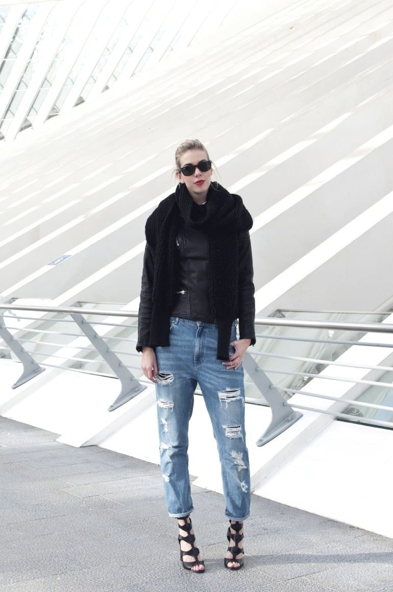 Outfits with Ripped Jeans: 23 Ways to Wear Distressed Denim