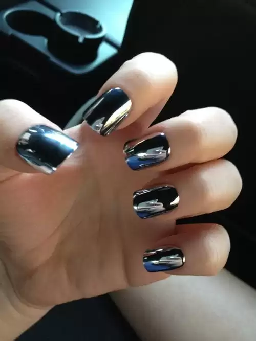 Black shinny mirror nails