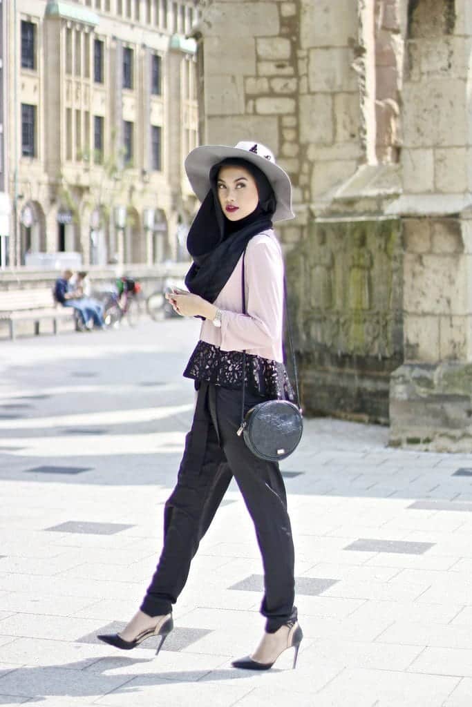 20 Popular Hijab Street Style Fashion Ideas For This Season