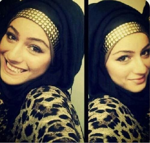 jilbab dengan pita emas
