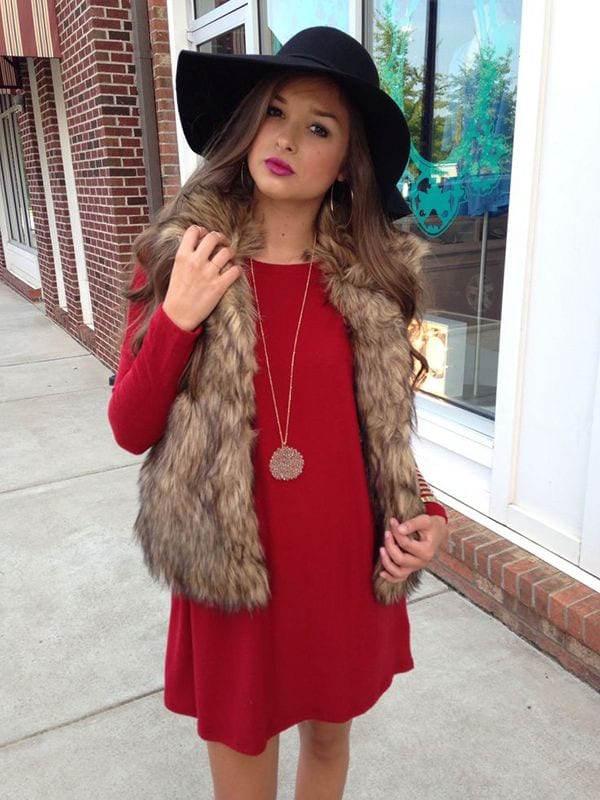 17 Cute Holiday Outfits For Teenage Girls To Try this Season
