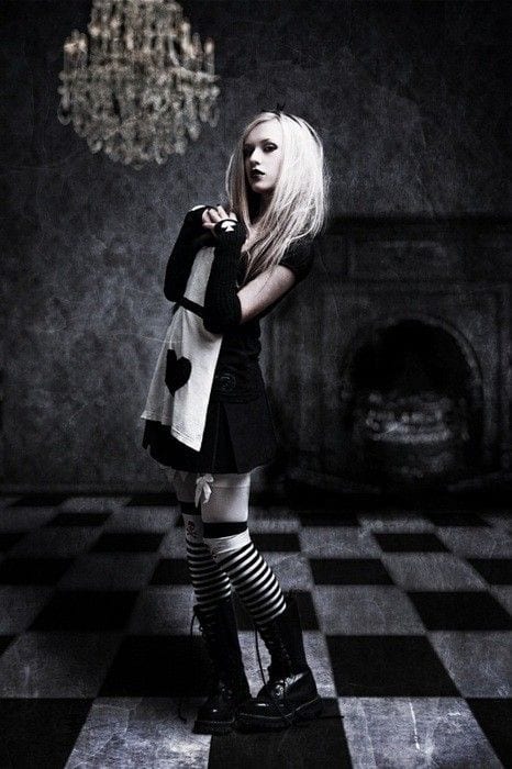Cute goth style outfit ideas (11)