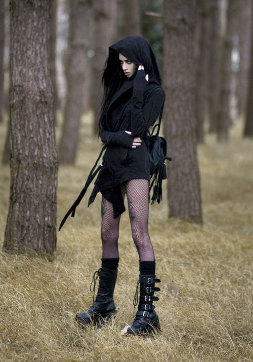 Cute goth style outfit ideas (2)