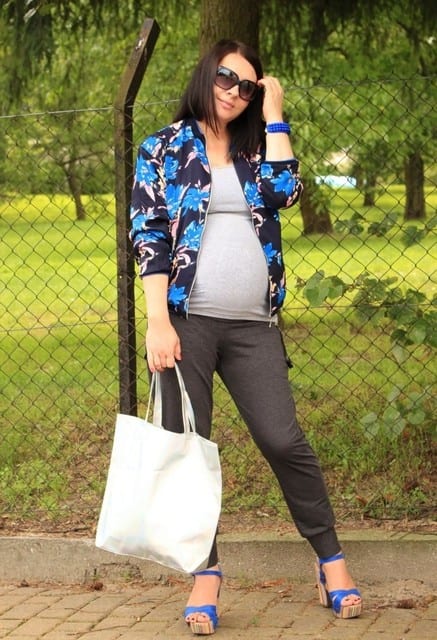 20 Winter Baby Shower Outfits & Combinations For Mom-To-Be