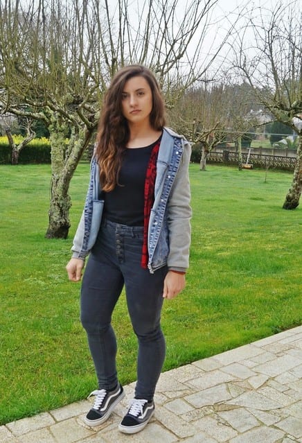 cute outfits to wear with sneakers (21)
