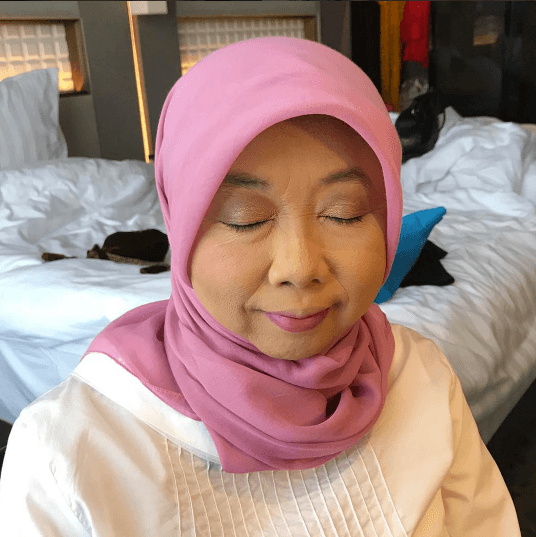 cara memakai make up dengan hijab