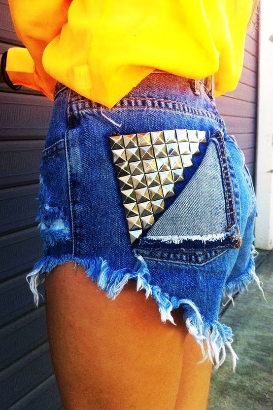 What to Wear with Denim Studded Shorts?25 Cute Outfits Ideas