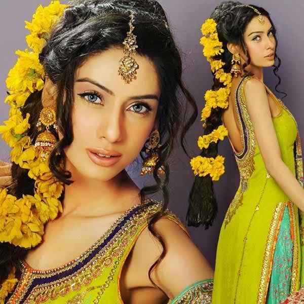 12 Simple Hairstyles For Mehndi Function005