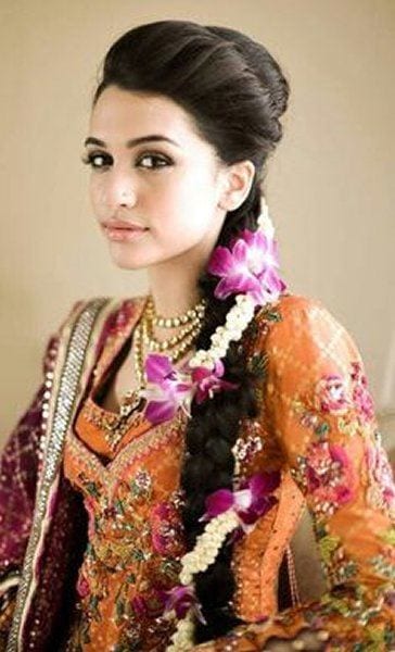 12 Simple Hairstyles For Mehndi Function006