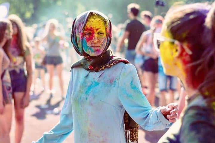 What to Wear at Holi Festival - 16 Best Holi Outfit Ideas
