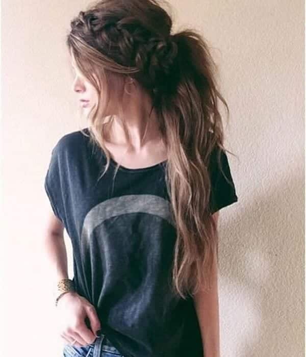 Free Photo | Playful beautiful teenage girl with messy hairstyle wearing  jeans and top with open-shoulder