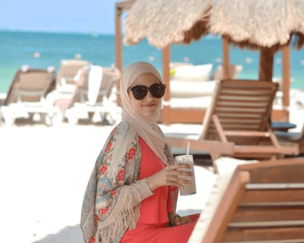aksesoris pantai dengan hijab