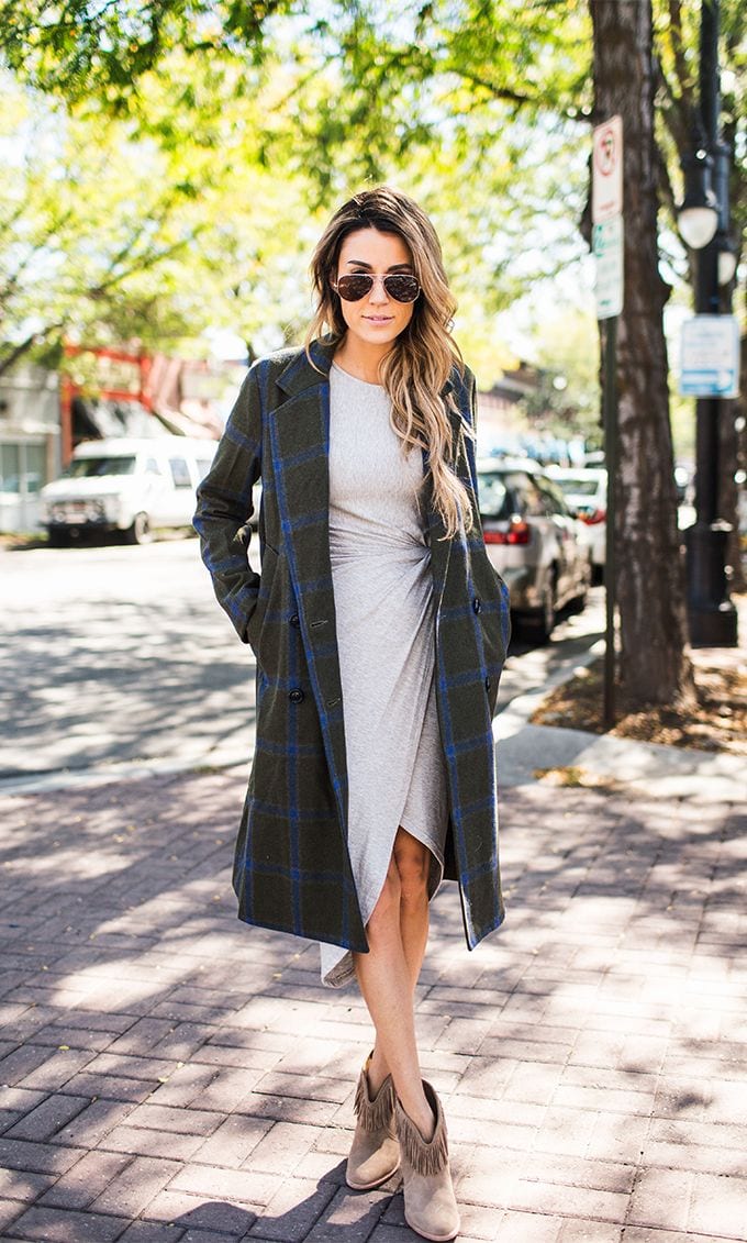 18 Cute Outfits to Wear With Plaid Coats