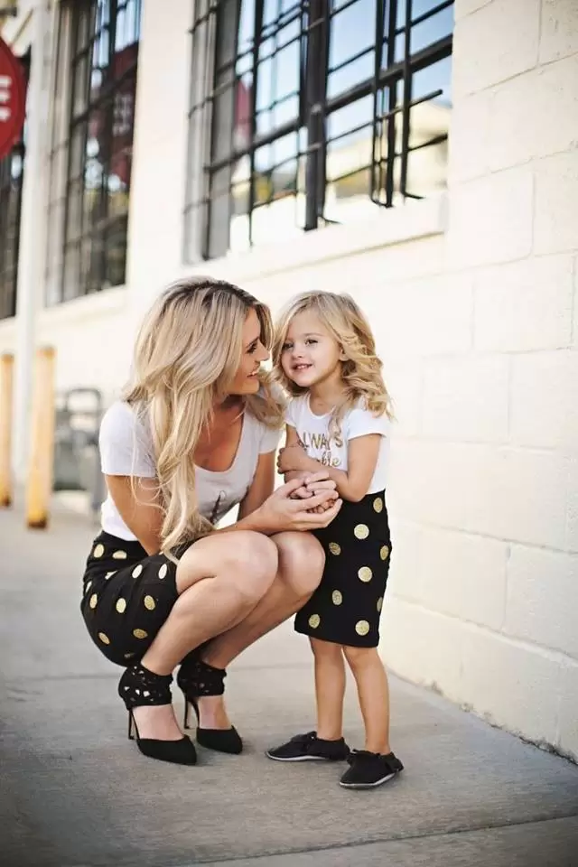 cute and matching outfits for mother and daughter (18)