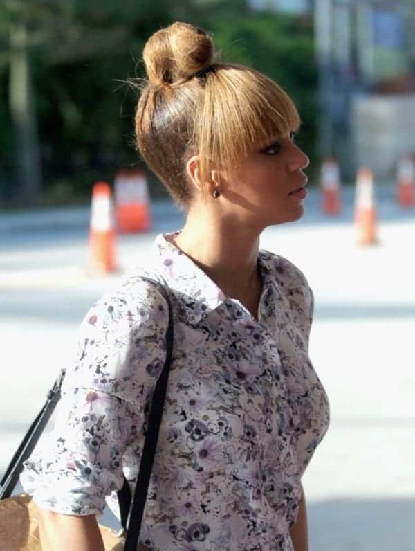 50-Cute-Top-Knot-Bun-Hairstyle-Outfit-Combos0021