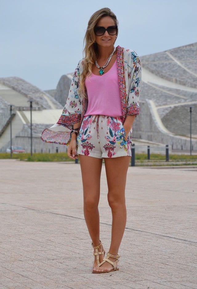 Outfits with Floral Shorts - 40 Ways to Style Floral Shorts