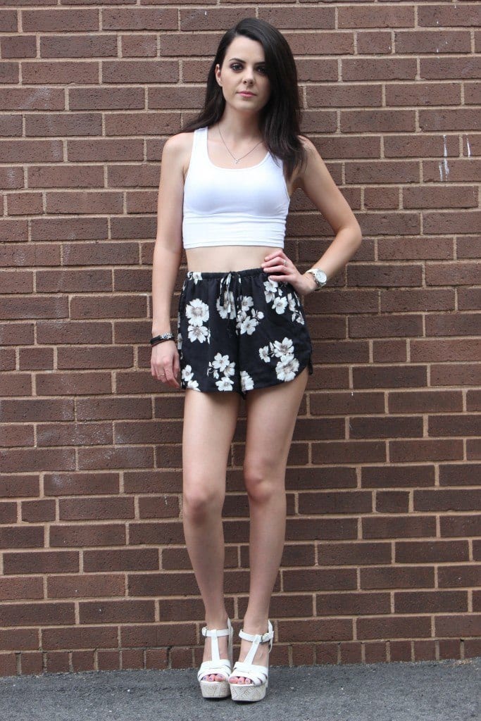 Outfits with floral shorts (9)