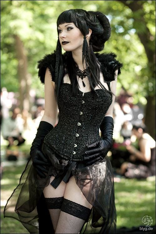 Gothic Hairstyles-20 Best Hairstyles for Gothic Look for Girls