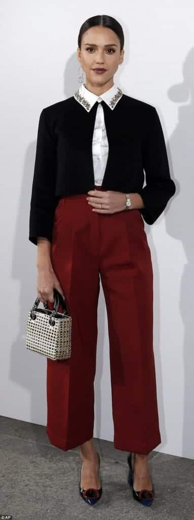 Stylish Outfits With Red Pants (17)