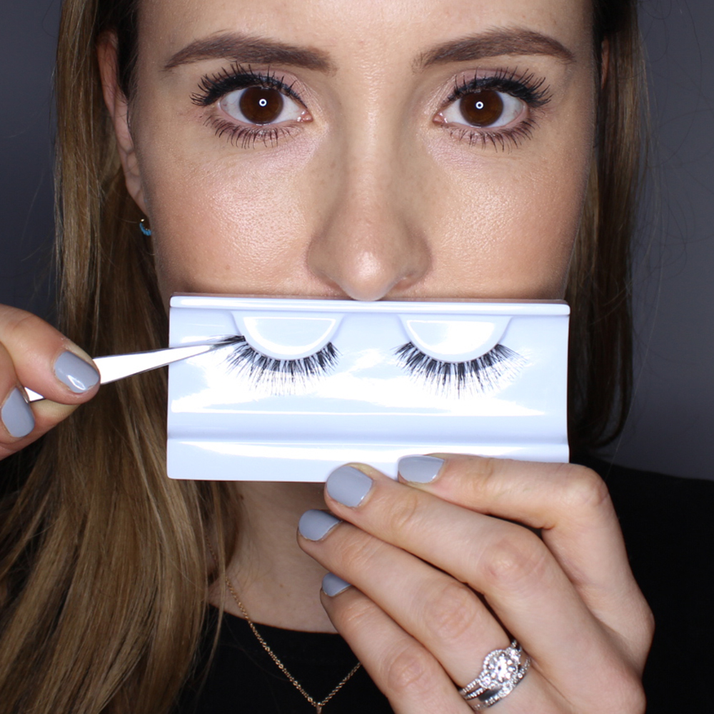 How to Wear Fake Eyelashes for Beginners-Step by Step Tutorial