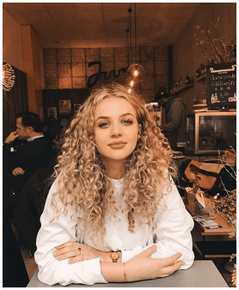 Curly Hairstyles for Teenage Girls | 25 Best Styles to Try