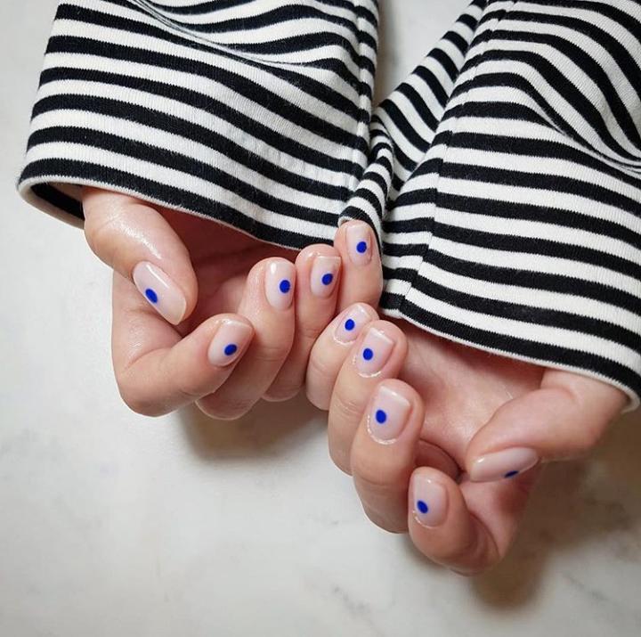 Elevate Your Beauty Game With These Chic Abstract Nail Art Designs (7)