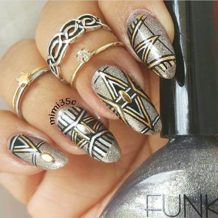 Black & gold art deco nail art | Art deco nails, Black gold nails, Gold nail  art