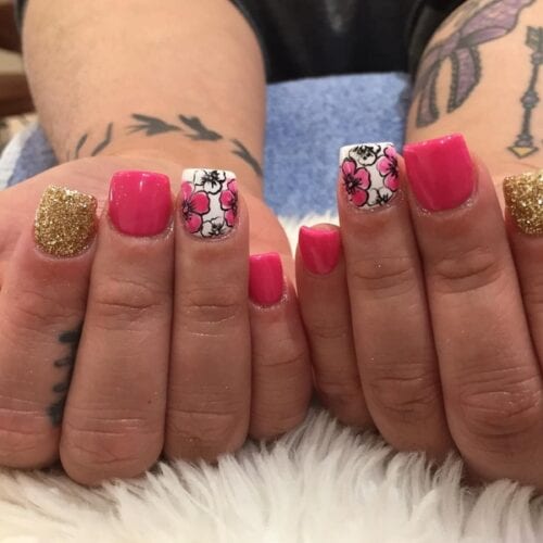 Dazzling Pink Flower Short Nails