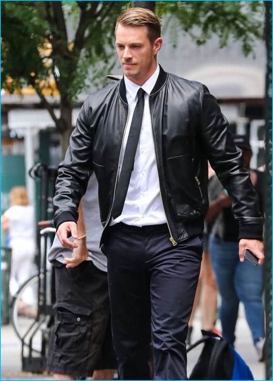 Ideas for Men to wear Leather Jackets (13)