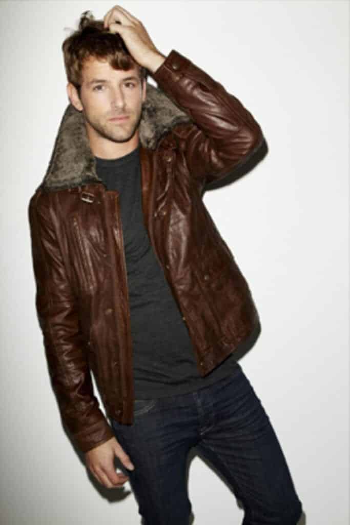 Ideas for Men to wear Leather Jackets (16)