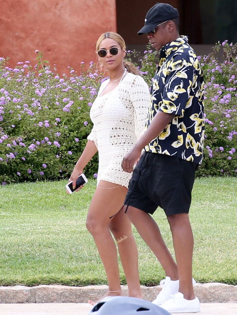 beyonce-beach-outfit