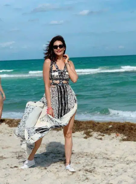 Bollywood Celebrities Beach Outfits- 36 Indian Actress Beachwear