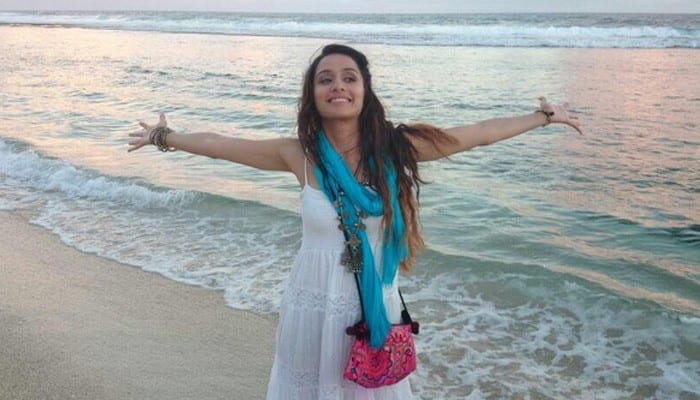40 Bollywood Celebrity Beach Outfits That You'll Love