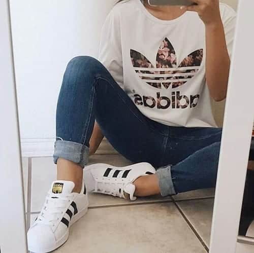 cool ways to wear outfits with adidas shoes (18)