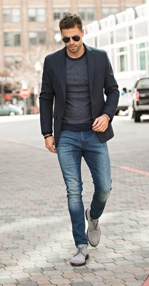 What Color Jeans to Wear with Black Shirt and Blazer