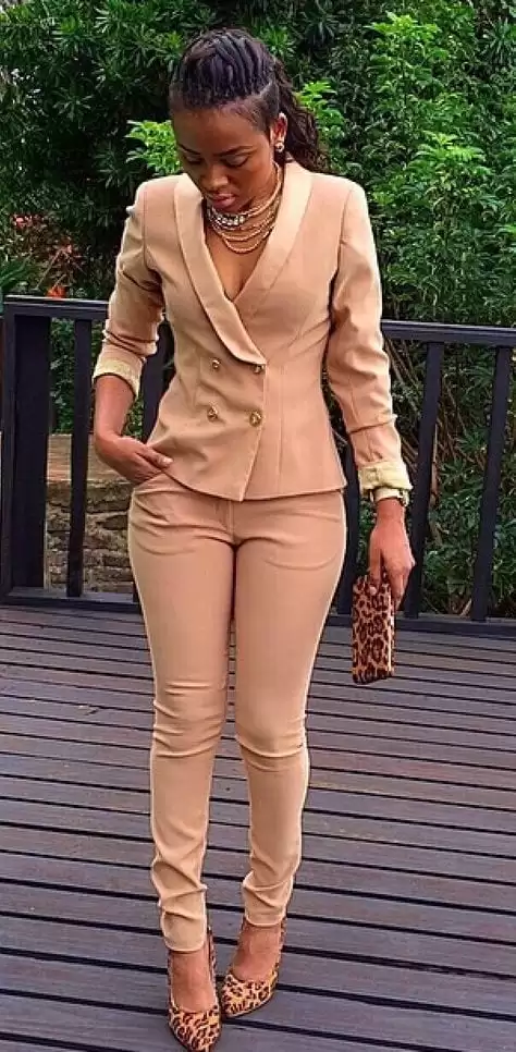 khaki pants outfits for women