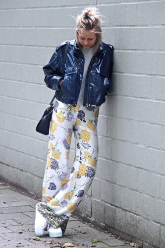 How to wear palazzo pants with sneakers (8)