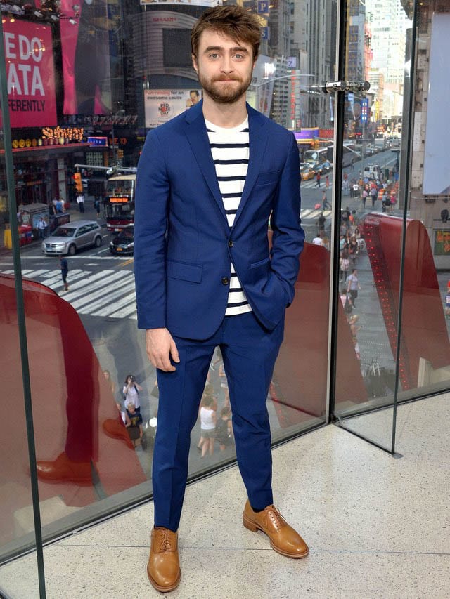 styling blue suit with brown shoes for men 5