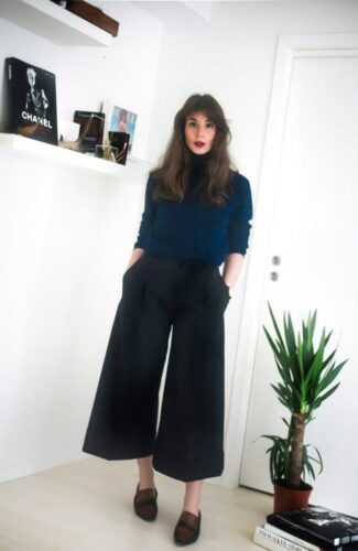 How to wear palazzo pants with sneakers (4)
