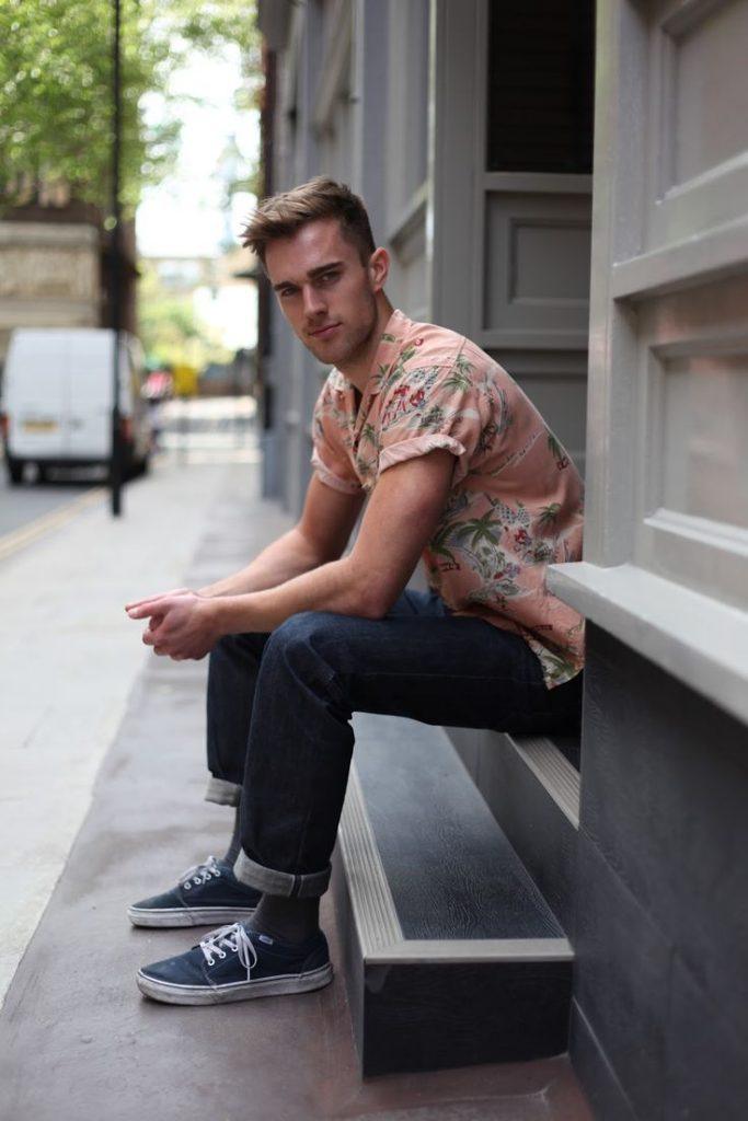 how to wear a floral shirt outfit for men (1)