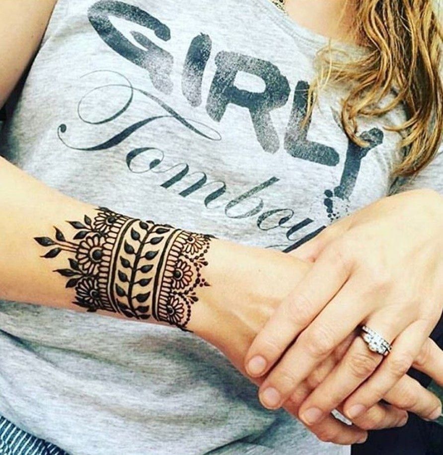 30 Beautiful Henna Tattoo Design Ideas & Meaning | Simple henna tattoo,  Henna finger tattoo, Henna tattoo designs simple