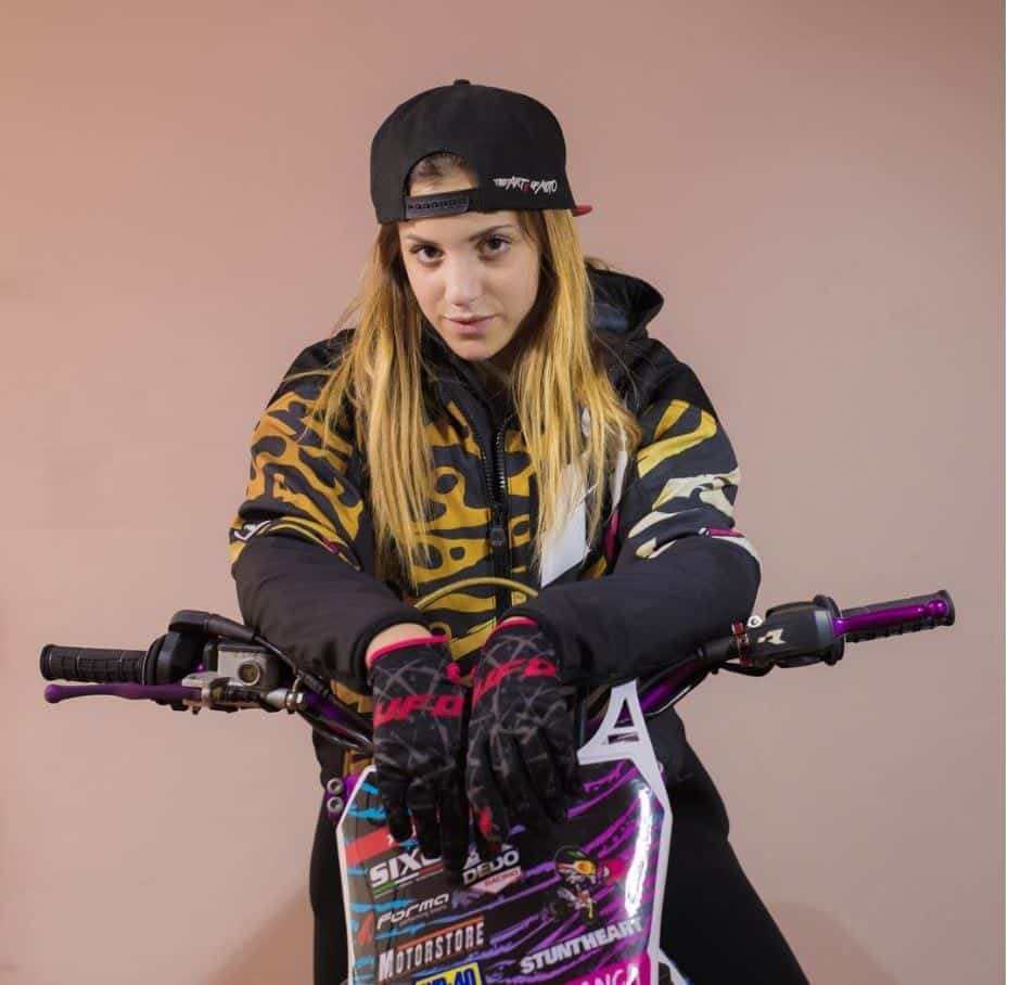 most beautiful biker girls on Instagram (20)