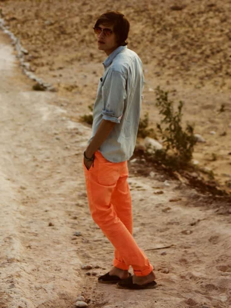 how to wear orange pants for men