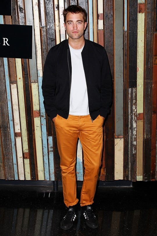 how to wear orange pants for men (34)