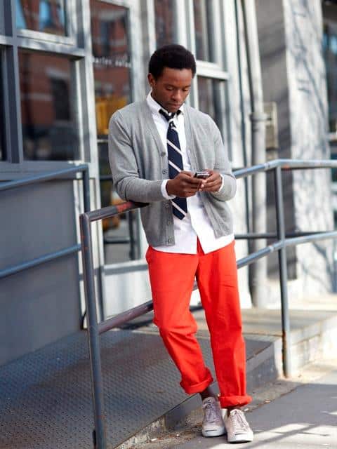 how to wear orange pants for men (30)
