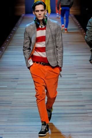 how to wear orange pants for men (27)