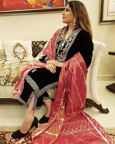Outfits For Pakistani Women Over 30