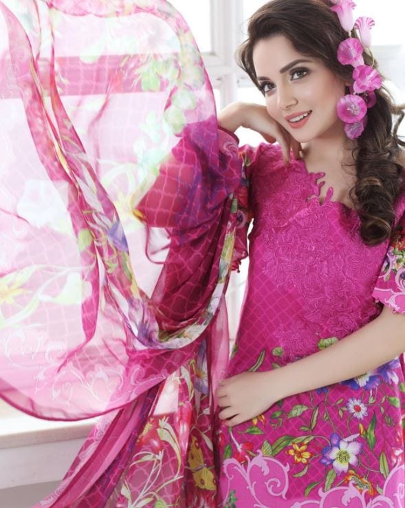 Outfits for Pakistani Women Over 30 (22)