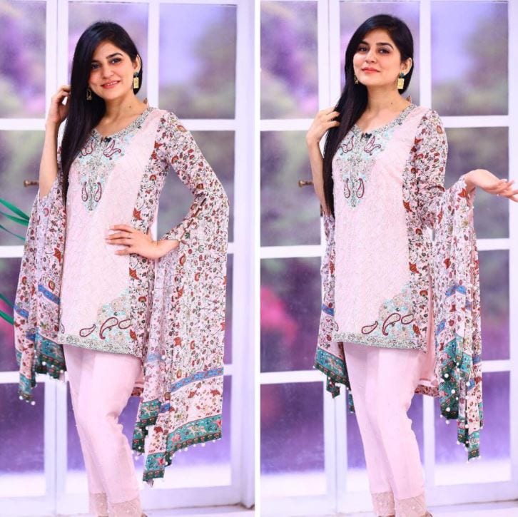 Outfits for Pakistani Women Over 30