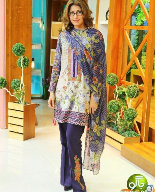 Outfits for Pakistani Women Over 30 (18)